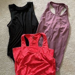 Activewear tank top bundle size M (Old Navy & 90 Degree by Reflex)